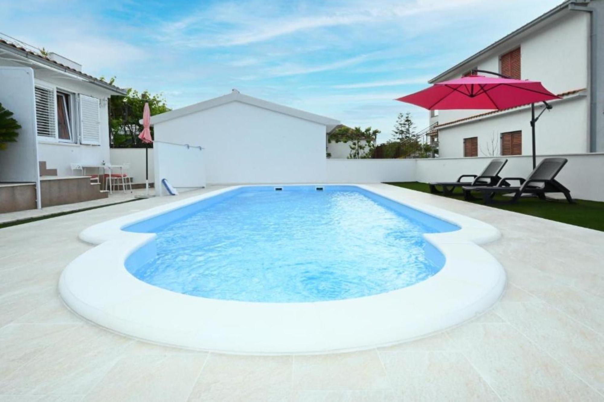 Apartments Mihovilovic - 50 M From Beach Слатине Экстерьер фото