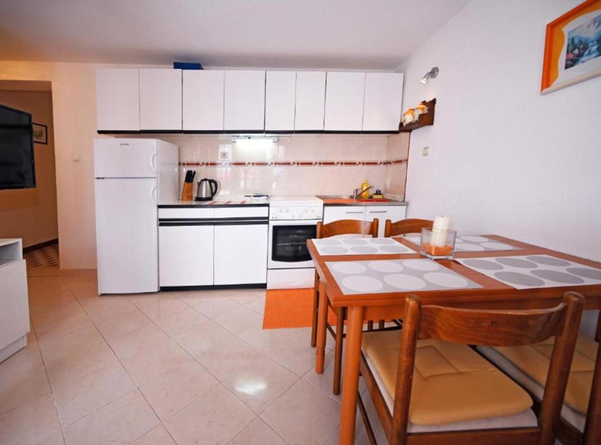 Apartments Mihovilovic - 50 M From Beach Слатине Экстерьер фото