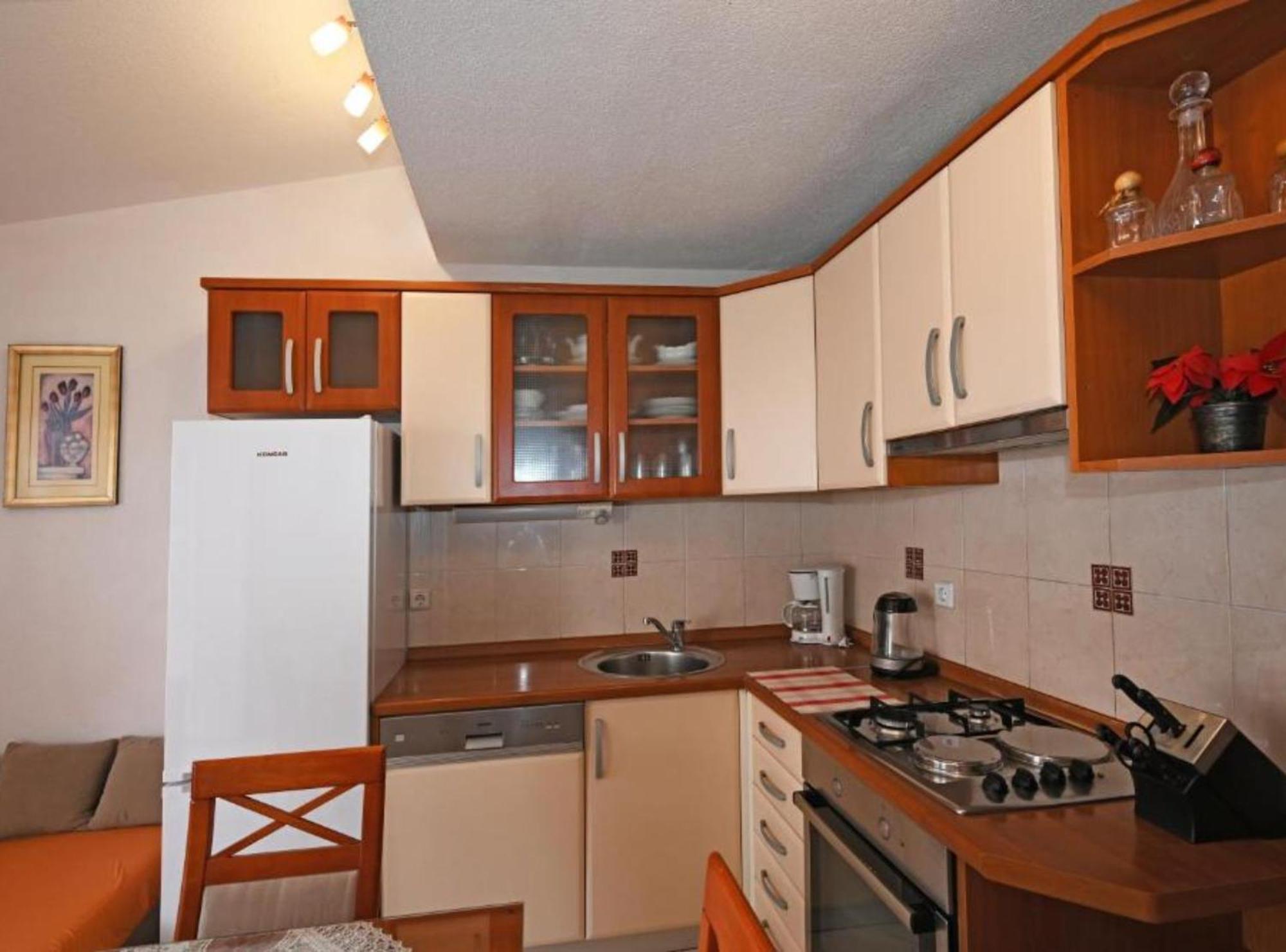 Apartments Mihovilovic - 50 M From Beach Слатине Экстерьер фото