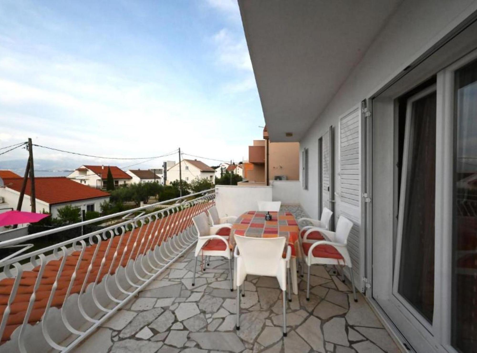 Apartments Mihovilovic - 50 M From Beach Слатине Экстерьер фото