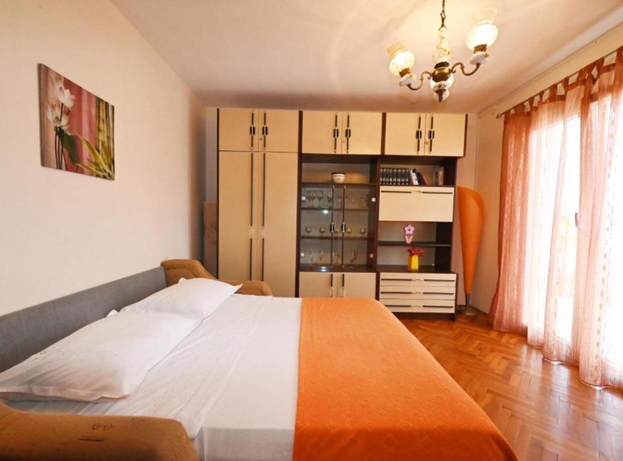 Apartments Mihovilovic - 50 M From Beach Слатине Экстерьер фото