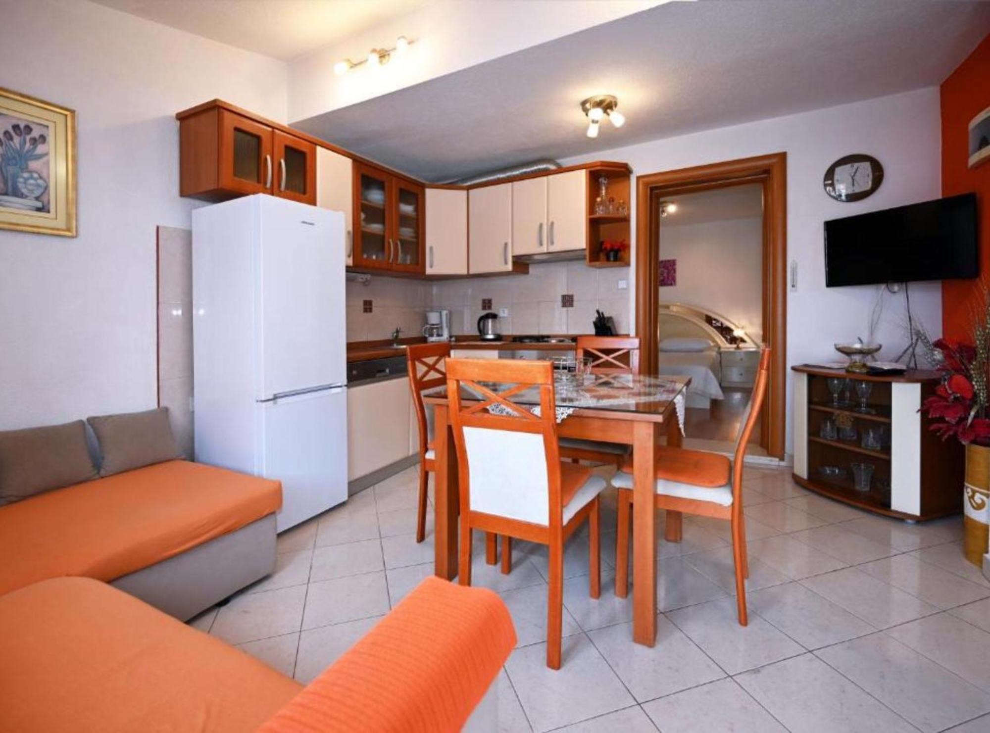 Apartments Mihovilovic - 50 M From Beach Слатине Номер фото
